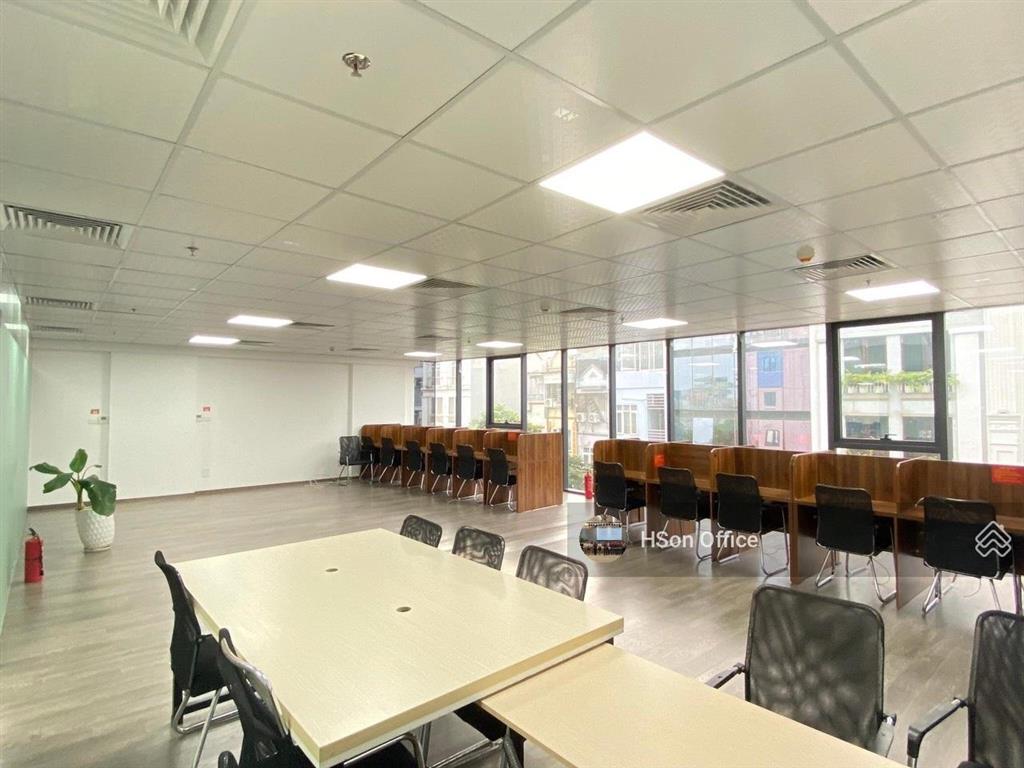 Văn phòng phú nhuận cần cho thuê, diện tích 170m2. tòa nhà mới view kính, hiện đại!