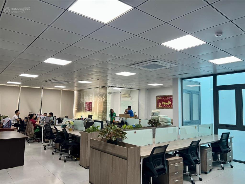 Cho thuê văn phòng quận 3, diện tích 80m2 đường phạm ngọc thạch. sàn mặt kính, view thoáng