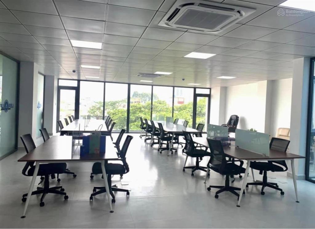 Cho thuê văn phòng quận 3, diện tích 80m2 đường phạm ngọc thạch. sàn mặt kính, view thoáng
