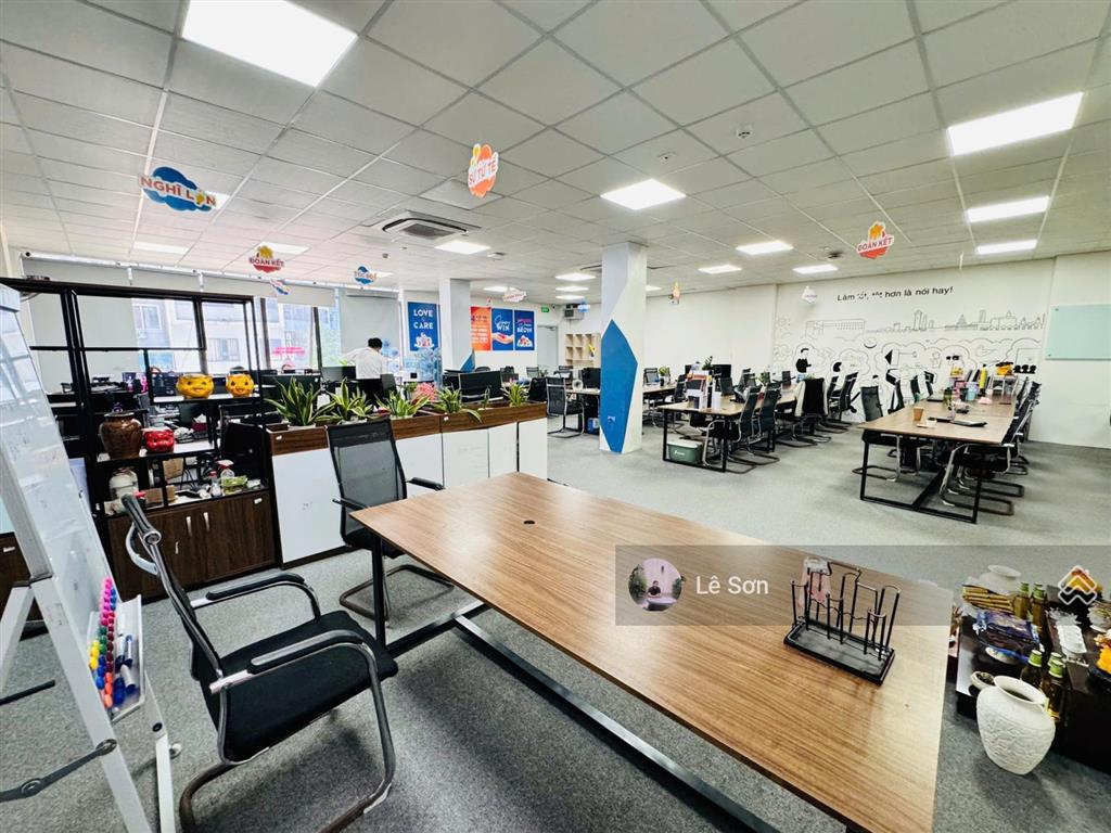 Thuê văn phòng phan xích long, phú nhuận. dt sàn 90m2 sàn view 2 mt, ngăn phòng sẵn