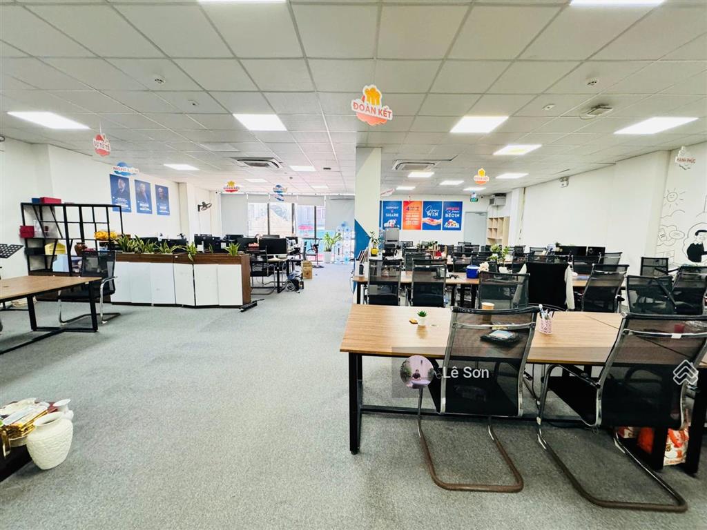 Thuê văn phòng phan xích long, phú nhuận. dt sàn 90m2 sàn view 2 mt, ngăn phòng sẵn