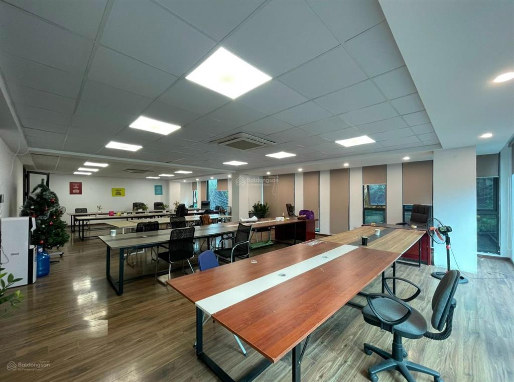 Cho thuê văn phòng quận 1, diện tích 350m2 full nội thất. tòa văn phòng nguyễn thị minh khai