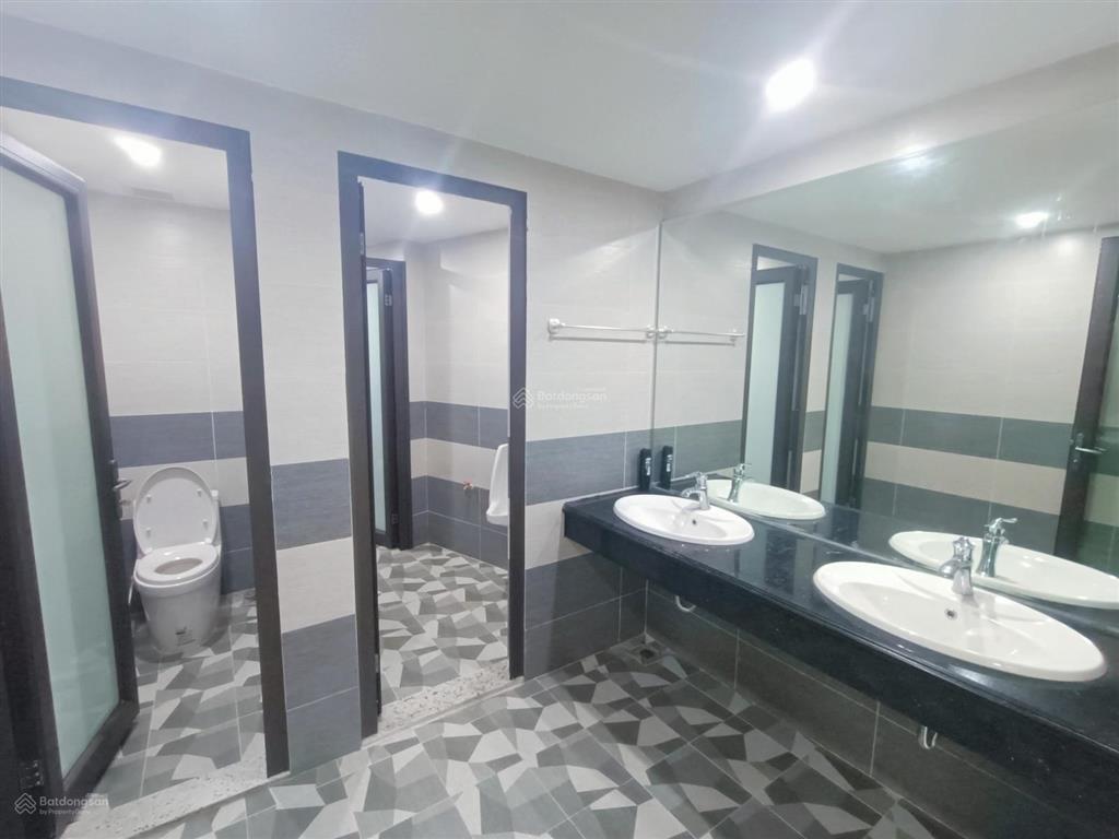 Nhà cho thuê lam sơn, khu sân bay tsn, phường 2, tân bình  dt 15x22m, trệt 3 lầu