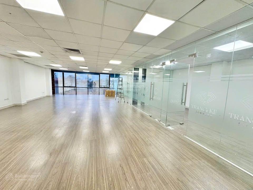 Tòa nhà mới đường quang trung, gò vấp, dt 10x23m. hầm 6 lầu, cần cho thuê