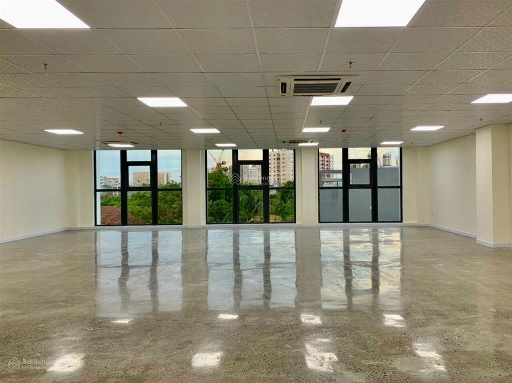 Cho thuê nhà mới đường hoàng việt, q tân bình, dt 10x20m, hầm trệt 5 lầu, thang máy, sàn trống suốt