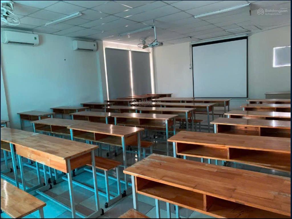 Cho thuê nhà ngang 21m, trệt 2 lầu, có thang máy, hơn 2000m2 sử dụng đường hoàng văn thụ, phú nhuận