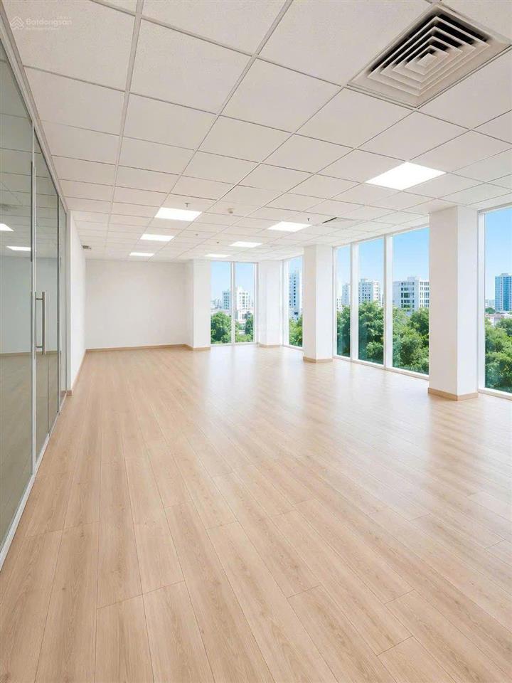 Cho thuê mặt tiền đường cộng hòa, dt 15x30m, trệt 3 lầu, sàn đẹp trống suốt, phù hợp đa ngành