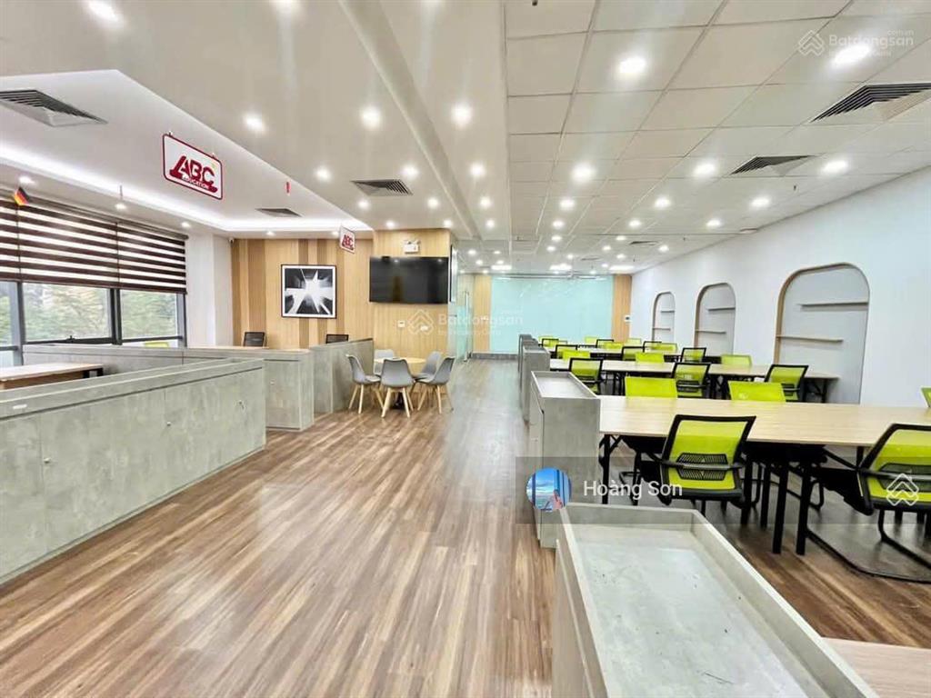 Cho thuê văn phòng đường nguyễn văn trỗi, pn. diện tích 120m2. tòa mới xây, sang trọng, thoáng