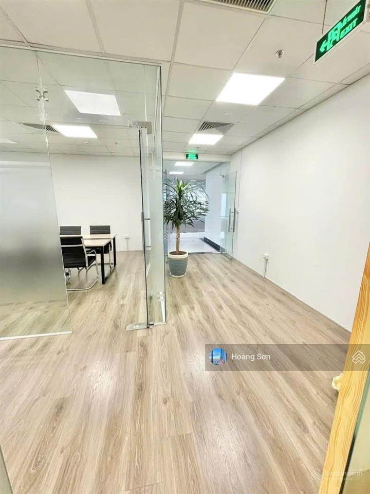 Cho thuê văn phòng đường nguyễn văn trỗi, pn. diện tích 120m2. tòa mới xây, sang trọng, thoáng