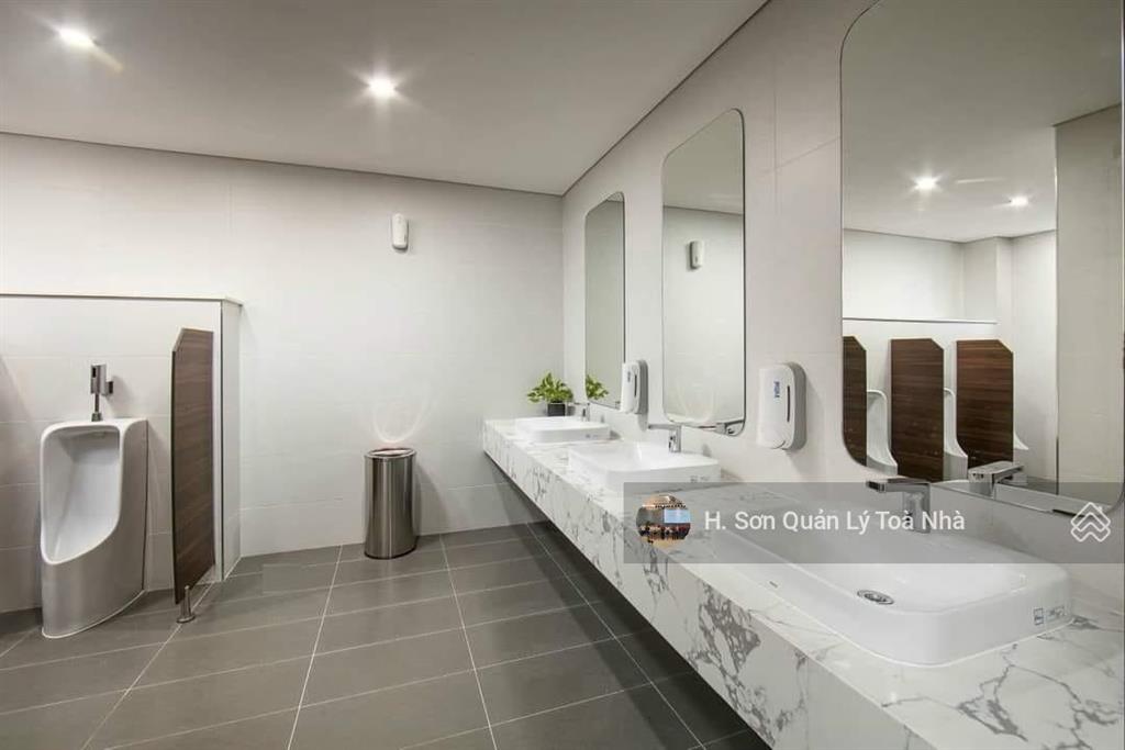 Tòa nhà đường điện biên phủ cho thuê văn phòng diện tích 150m2. sàn đẹp có ngăn sẵn phòng, sàn gỗ