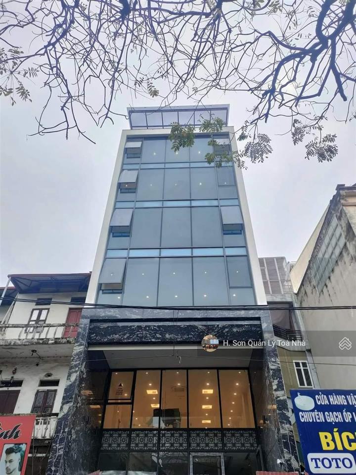 Tòa nhà đường điện biên phủ cho thuê văn phòng diện tích 150m2. sàn đẹp có ngăn sẵn phòng, sàn gỗ