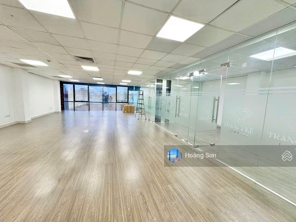 Văn phòng cho thuê đường trần nhật duật, p. tân định. sàn 145m2 view kính thoáng