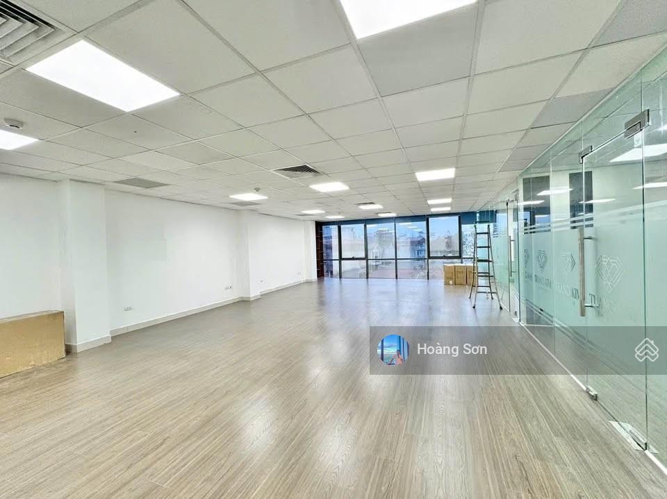 Văn phòng cho thuê đường trần nhật duật, p. tân định. sàn 145m2 view kính thoáng