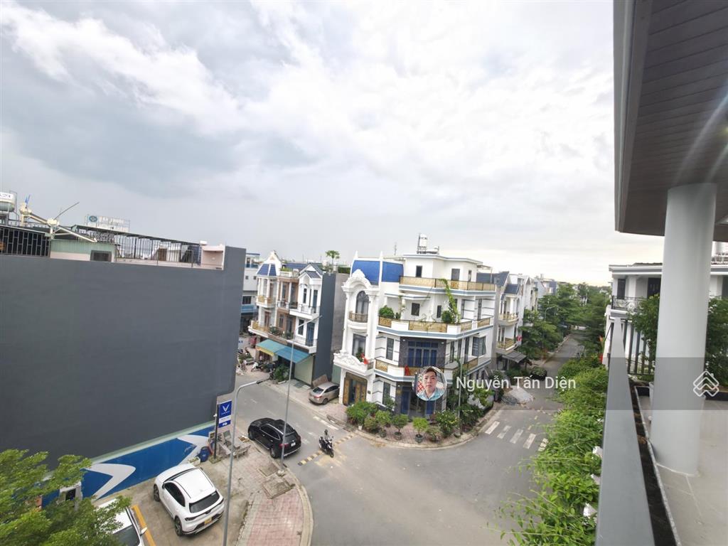 Tòa nhà văn phòng 400m2 sàn kdc phú hồng khang phú hồng đạt
