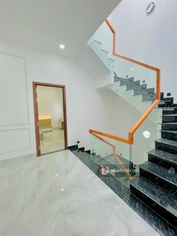 Nhà trệt lửng lầu sổ hoàn công mặt tiền dt743c chỉ 4tỷ2 thương lượng