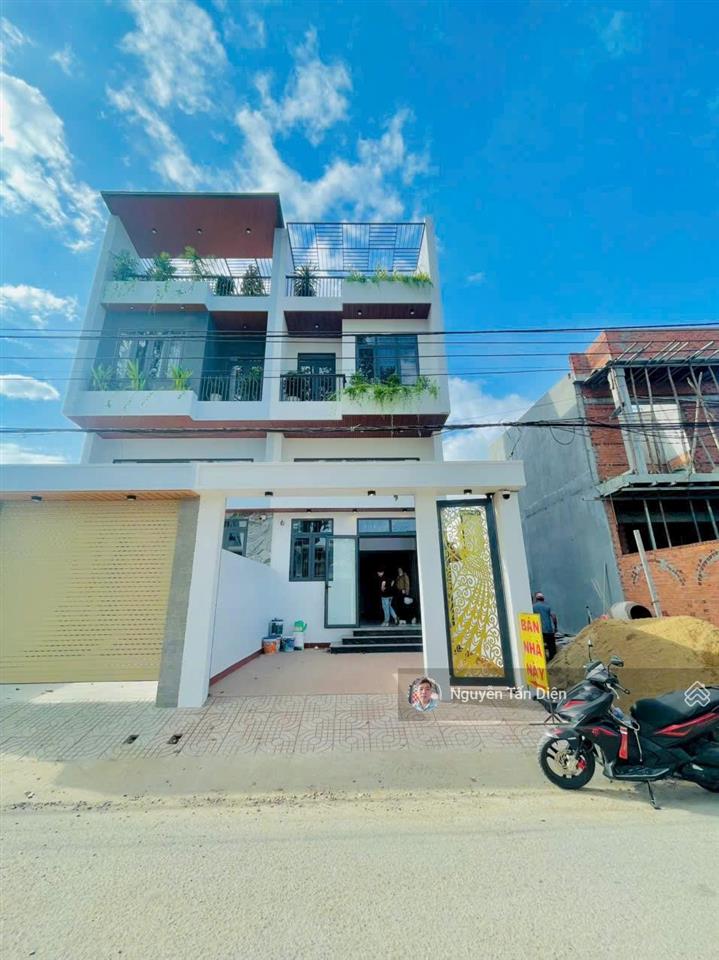 Nhà trệt lửng lầu sổ hoàn công mặt tiền dt743c chỉ 4tỷ2 thương lượng