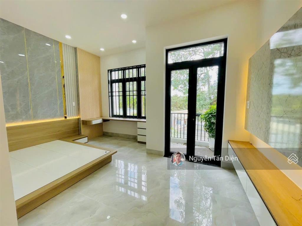 Nhà trệt lửng lầu sổ hoàn công mặt tiền dt743c chỉ 4tỷ2 thương lượng