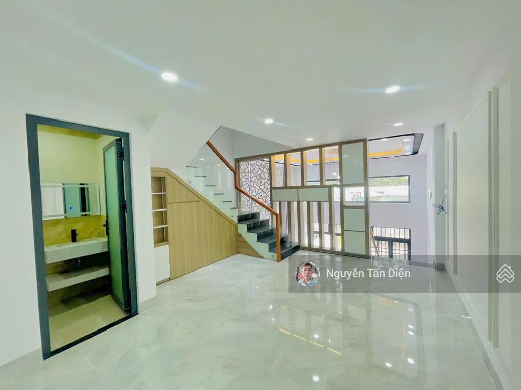 Nhà trệt lửng lầu sổ hoàn công mặt tiền dt743c chỉ 4tỷ2 thương lượng