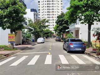 Bán cục đất ngay bến xe tân đông hiệp sát bên ngã tư 550