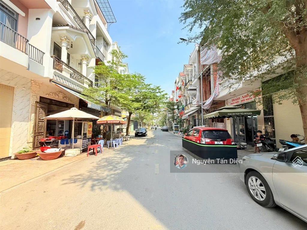 Nhà phố 3 tầng chỉ 5 tỷ 2 thương lượng mạnh
