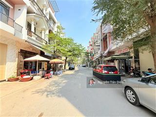 Nhà phố 3 tầng chỉ 5 tỷ 2 thương lượng mạnh