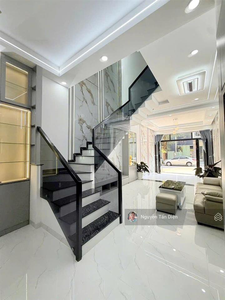 Nhà phố 3 tầng chỉ 5 tỷ 2 thương lượng mạnh
