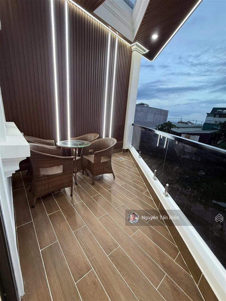 Góc 2 mặt tiền sổ hồng hoàn công chỉ 5 tỷ 8