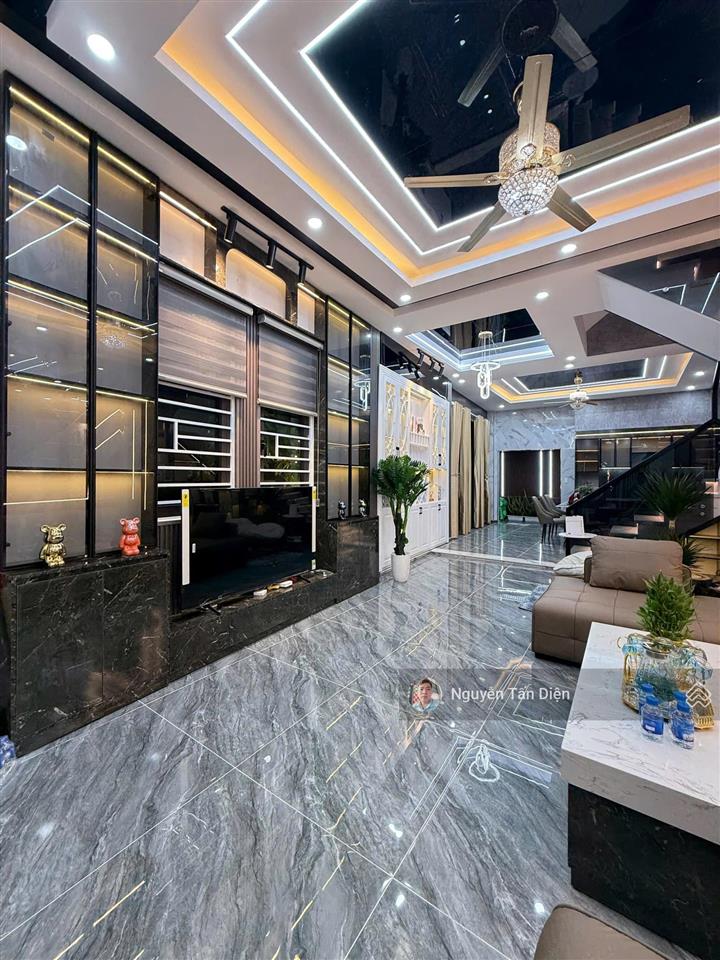 Góc 2 mặt tiền sổ hồng hoàn công chỉ 5 tỷ 8