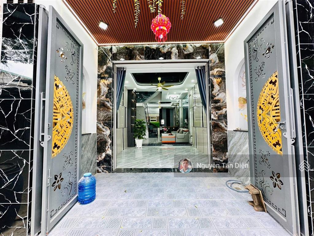 Nhà phố 3 tầng bên hông chợ phú phong chỉ 4 tỷ 5