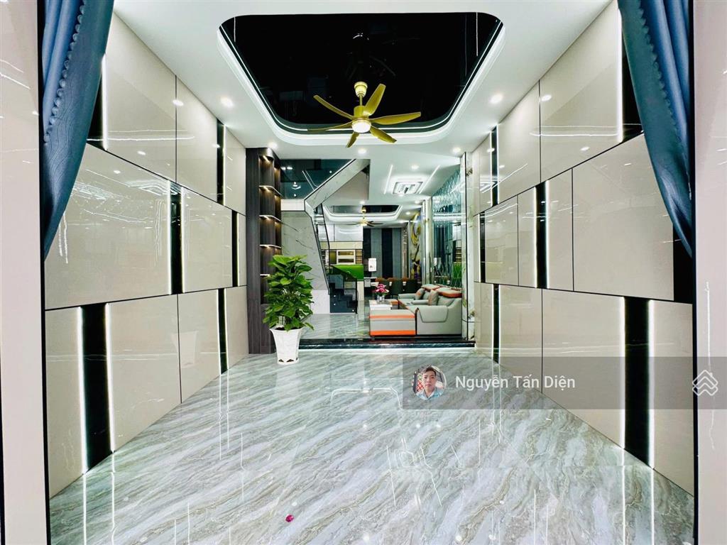 Nhà phố 3 tầng bên hông chợ phú phong chỉ 4 tỷ 5