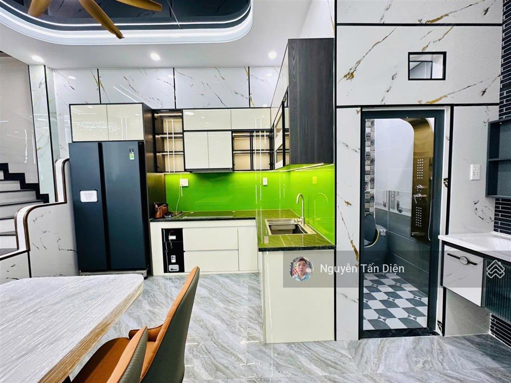 Nhà phố 3 tầng bên hông chợ phú phong chỉ 4 tỷ 5