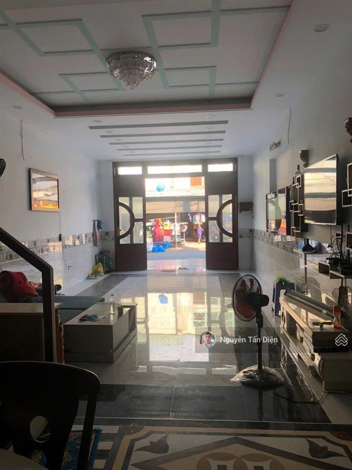 Nhà ngay chợ cách đường liên huyện 50m diện tích khủng 102m2 có phòng ngủ dưới cho người lớn tuổi