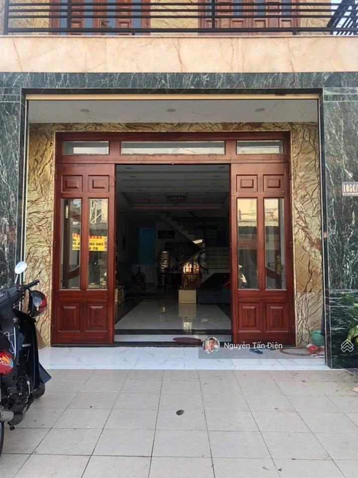 Nhà ngay chợ cách đường liên huyện 50m diện tích khủng 102m2 có phòng ngủ dưới cho người lớn tuổi