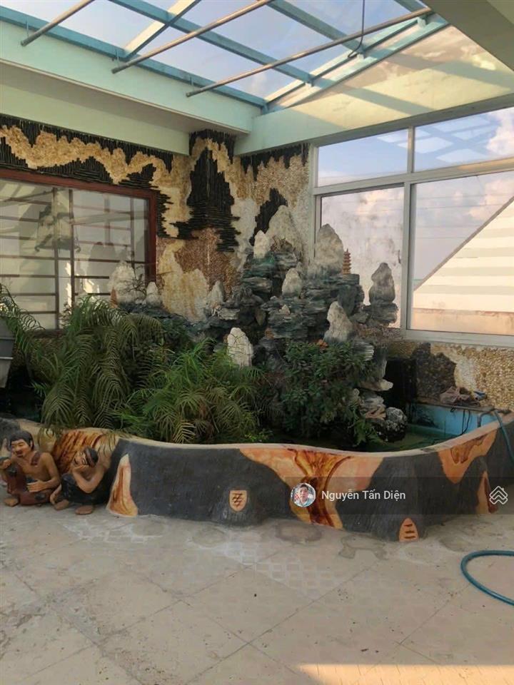 Nhà ngay chợ cách đường liên huyện 50m diện tích khủng 102m2 có phòng ngủ dưới cho người lớn tuổi