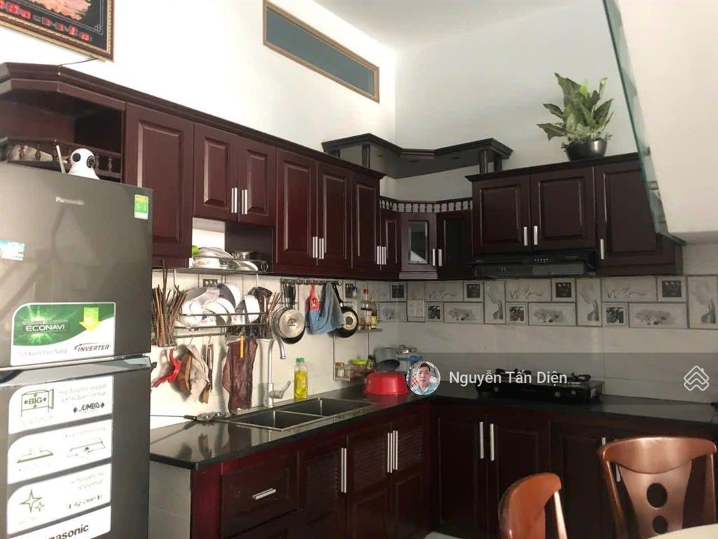 Nhà ngay chợ cách đường liên huyện 50m diện tích khủng 102m2 có phòng ngủ dưới cho người lớn tuổi