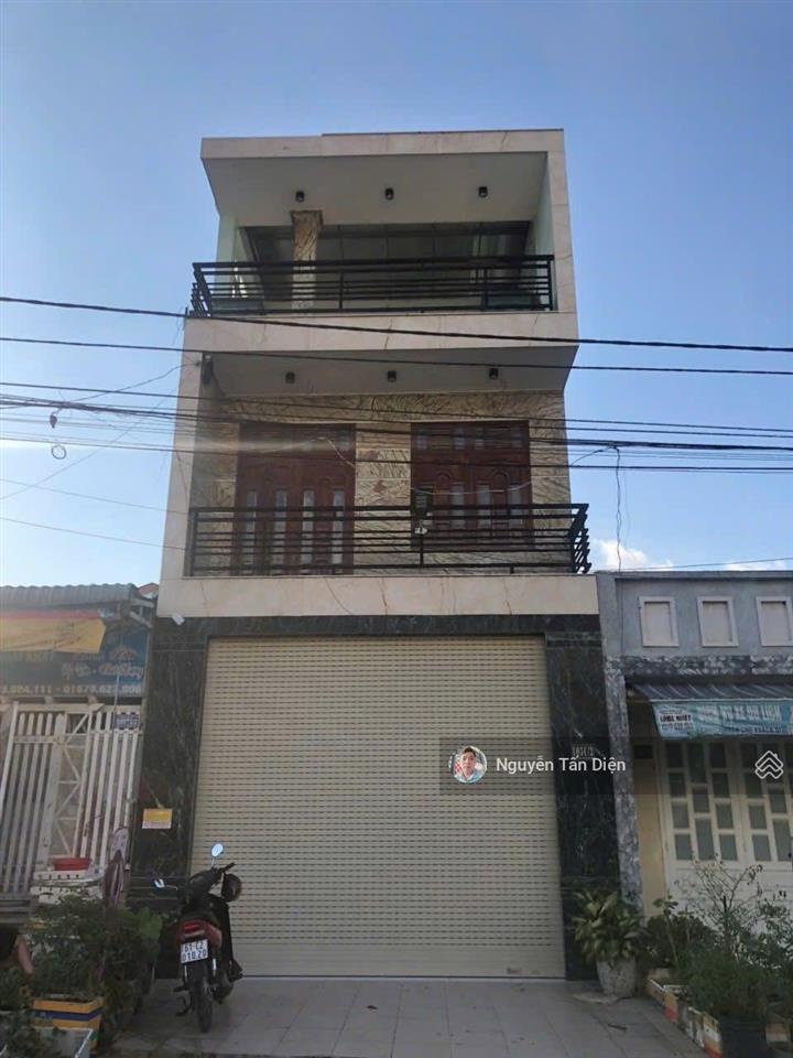 Nhà ngay chợ cách đường liên huyện 50m diện tích khủng 102m2 có phòng ngủ dưới cho người lớn tuổi