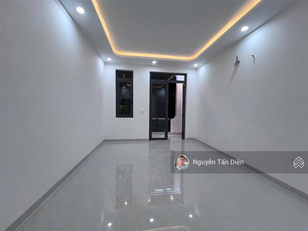 Nhà phố 3 tầng sổ hồng hoàn công