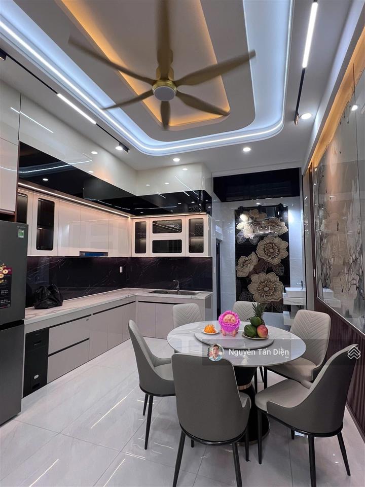Nhà phố 3 tầng sổ hồng hoàn công
