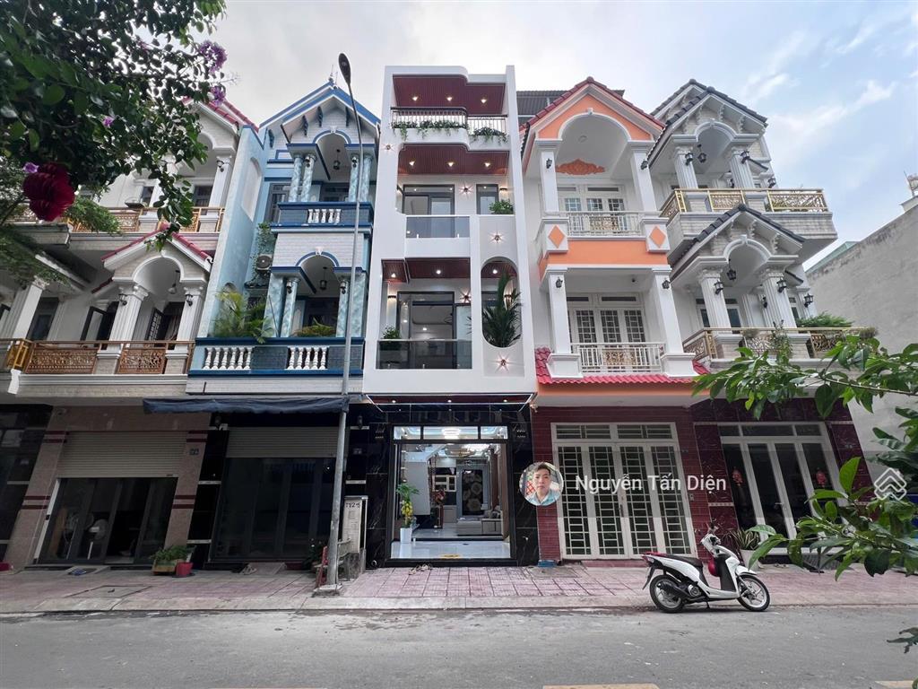 Nhà phố 3 tầng sổ hồng hoàn công