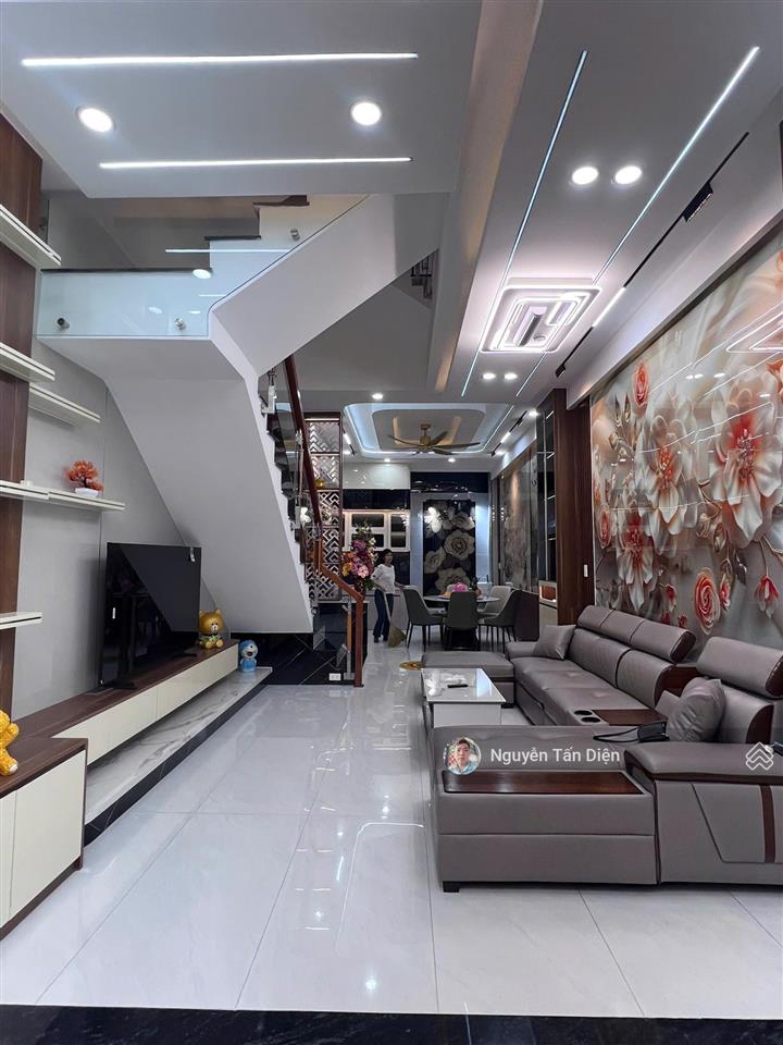 Nhà phố 3 tầng sổ hồng hoàn công
