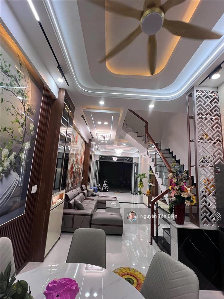 Nhà phố 3 tầng sổ hồng hoàn công