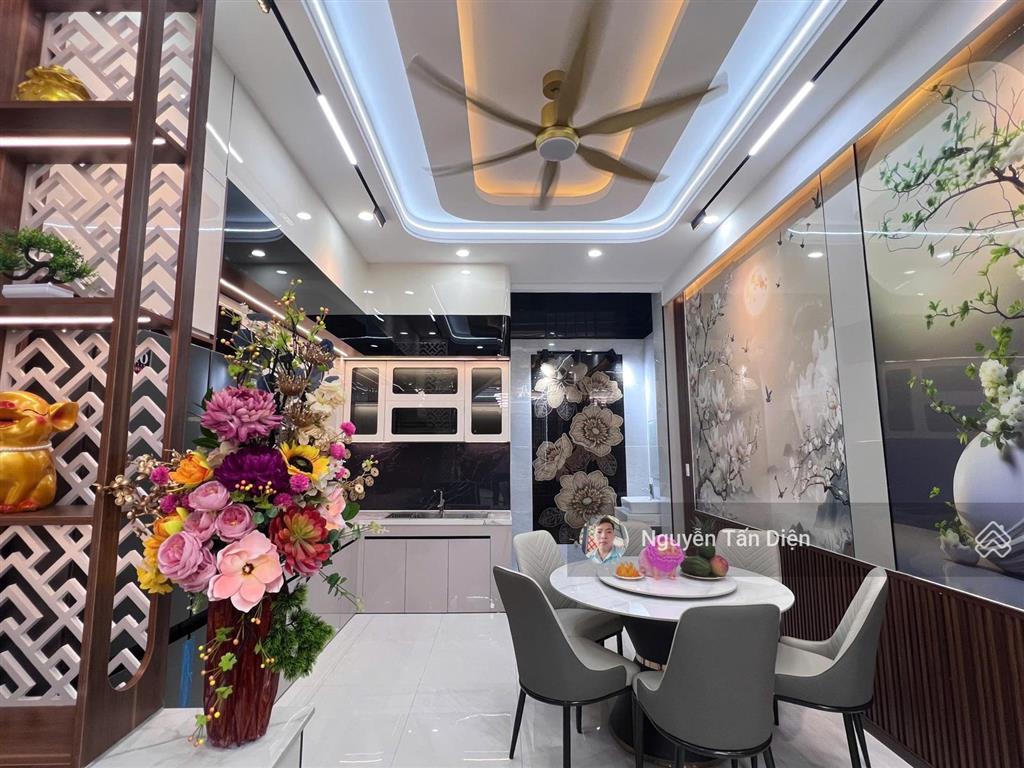 Nhà phố 3 tầng sổ hồng hoàn công