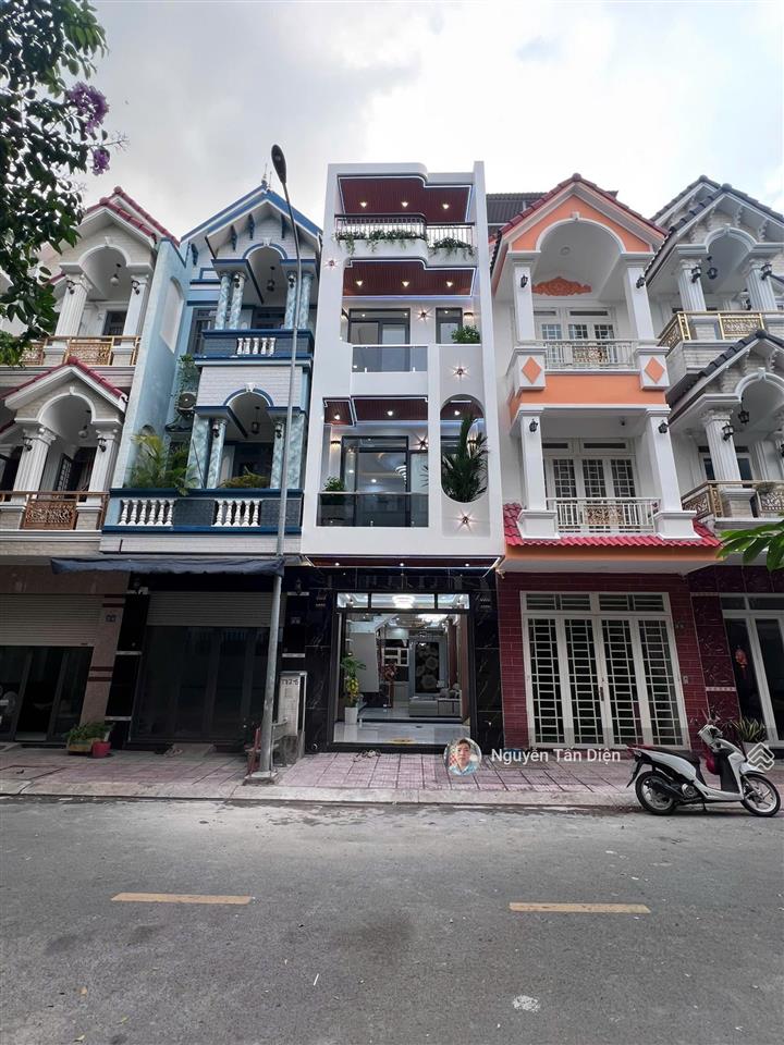 Nhà phố 3 tầng sổ hồng hoàn công