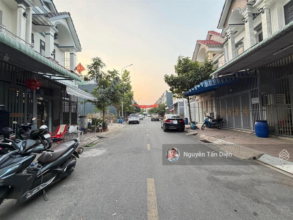 Nhà lầu trệt kdc phú hồng thịnh 8 chỉ 3 tỷ 4 thương lượng