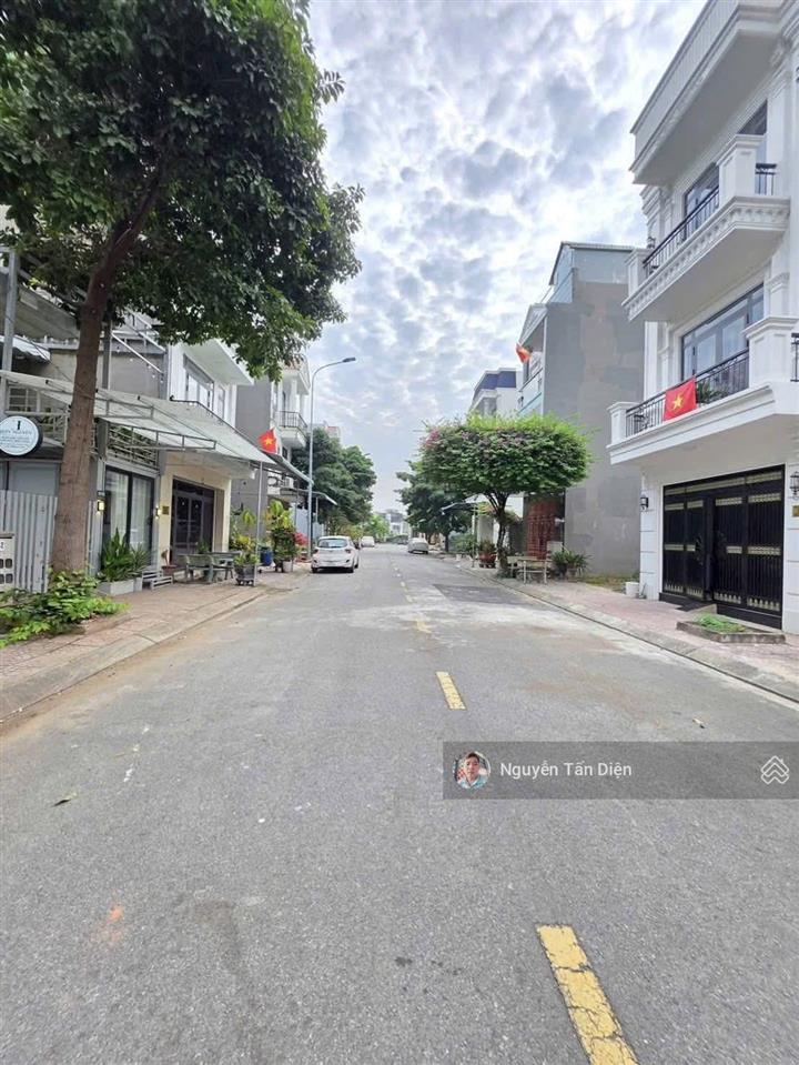 Bán cục đất ngay bến xe tân đông hiệp sát bên ngã tư 550