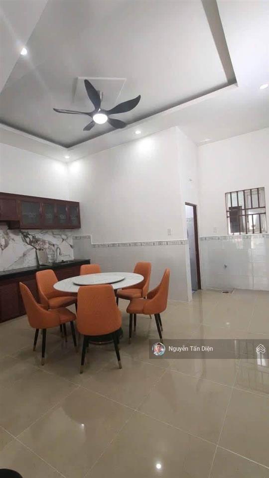 Nhà lầu trệt kế bên chợ phú phong bình chuẩn thuận an bình dương