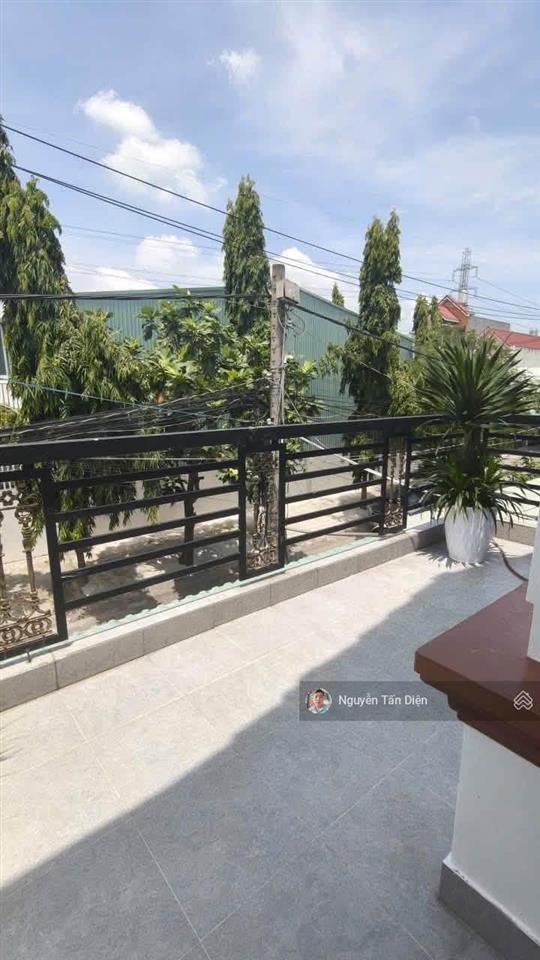 Nhà lầu trệt kế bên chợ phú phong bình chuẩn thuận an bình dương