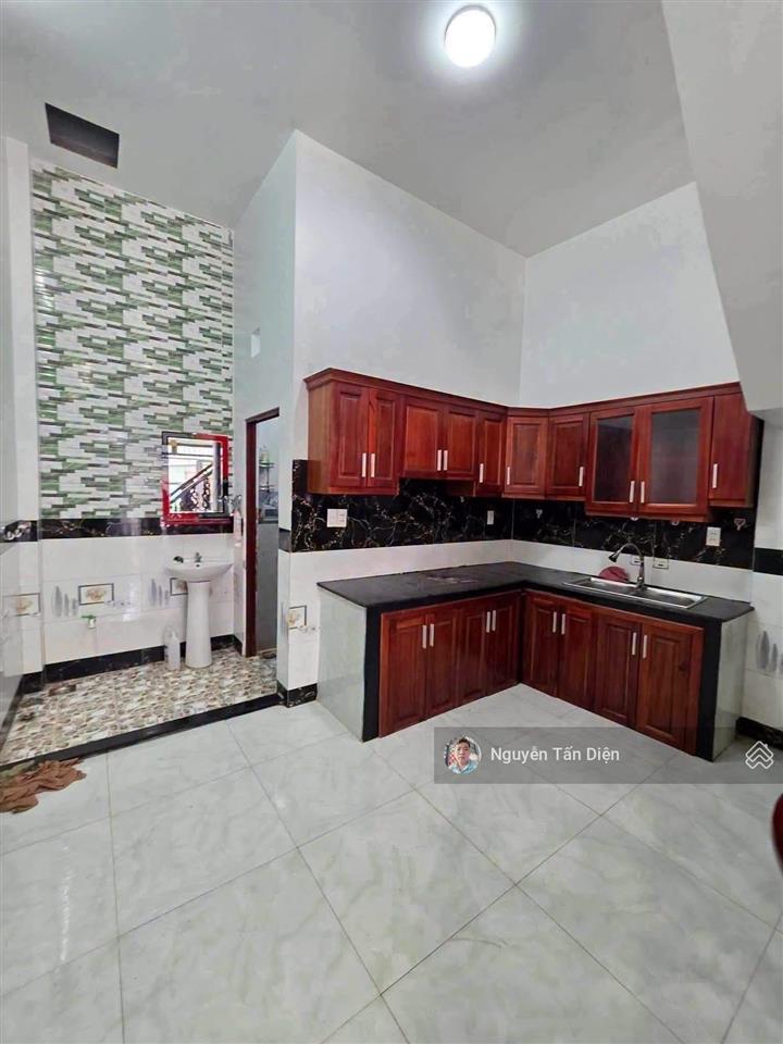 Nhà bên hông chợ phú phong chỉ 2 tỷ 550