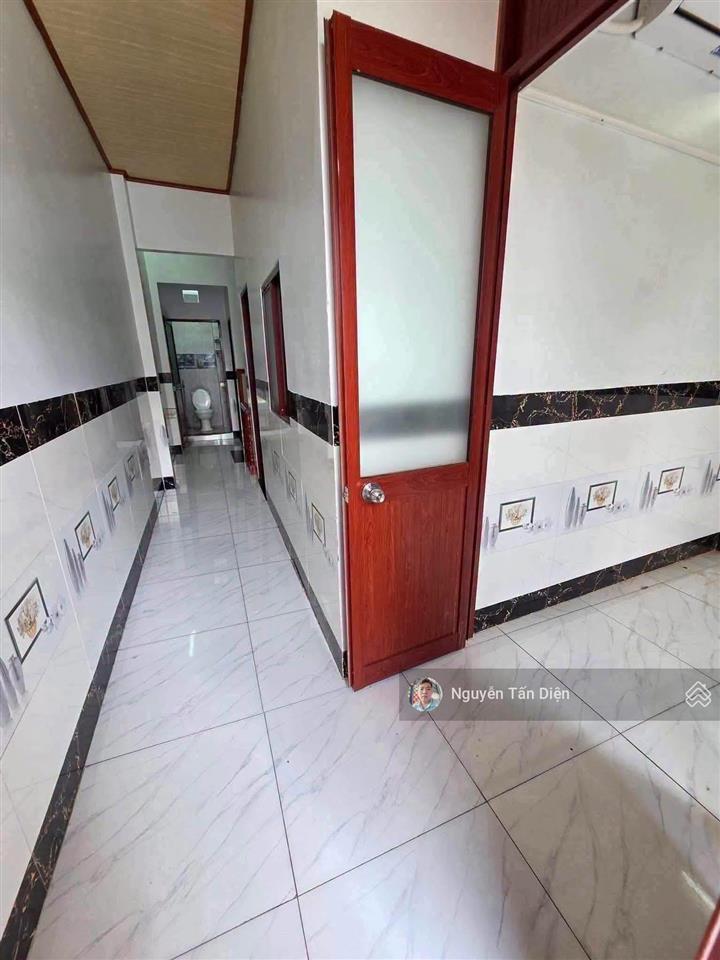 Nhà bên hông chợ phú phong chỉ 2 tỷ 550
