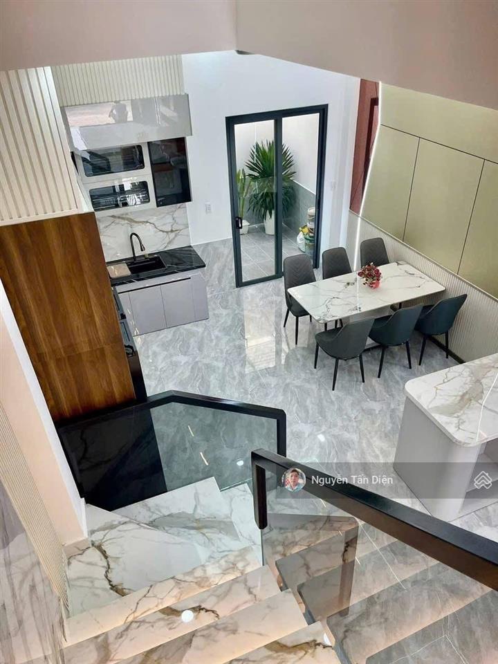 Nhà phố 3 tầng chỉ 4 tỷ 4 thương lượng